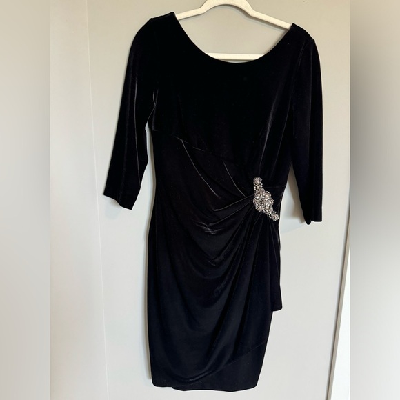 Alex Evenings Black Velvet Dress & Wrap Set Beaded Waist Size 10 Formal Cocktail - Picture 3 of 15